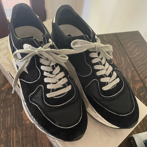 Golden Goose Women's Running Sole Athletic Sneaker Black With Silver Star Sz 38 - Picture 2 of 15